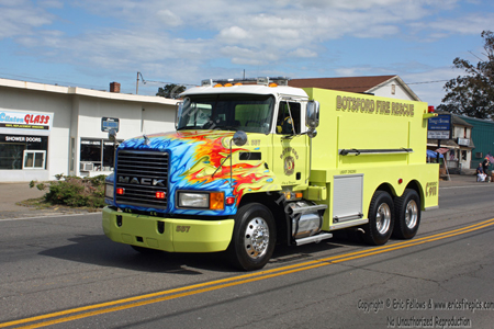 Tanker 557 - 2003 Mack/E.V.S.