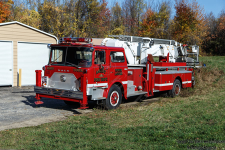 Former 4 Tower 1 - 1971 Mack CF / Baker