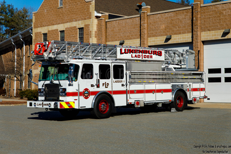 19 Ladder 1 - 2020 E-One Cyclone
