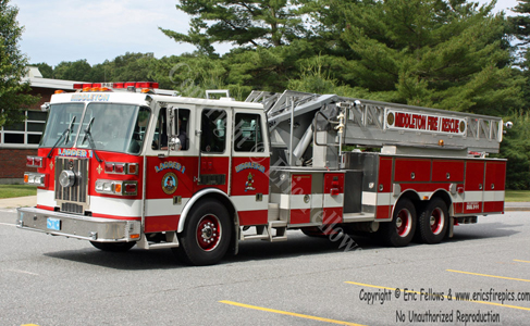 Ladder 1 - 1999 Sutphen 104'